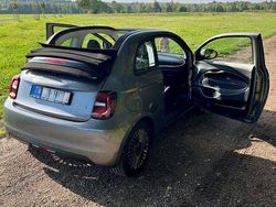 Grau Gebraucht 2022 Fiat 500e Icon Cabrio | 17.300 € (Etwas zu teuer)