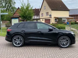 Schwarz Neu 2024 Audi Q4 e-tron S-Line SUV | 59.599 € (Teuer)