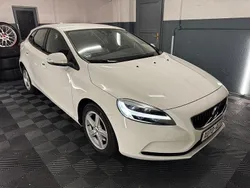 Weiß Gebraucht 2018 Volvo V40 Kinetic Kombi | 12.990 € (Superpreis)