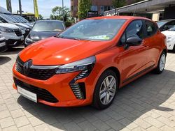 Valenciaorange Gebraucht 2024 Renault Clio V Evolution Limousine | 16.996 € (Fairer Preis)
