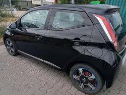 Schwarz Gebraucht 2014 Toyota Aygo X-play Kleinwagen | 8.100 € (Fairer Preis)