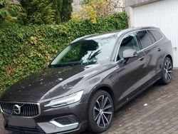 Grau Gebraucht 2024 Volvo V60 Core Kombi | 28.800 €