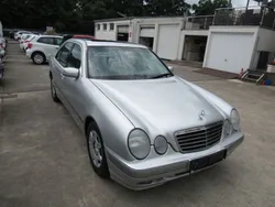 Silber Gebraucht 2001 Mercedes E240 Elegance Limousine | 4.900 € (Fairer Preis)