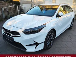 Weiß Gebraucht 2022 Kia Ceed Sportswagon 4 Kombi | 17.998 €