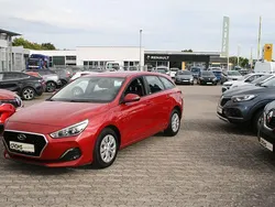 Rot Gebraucht 2019 Hyundai i30 Pure Kombi | 14.490 € (Fairer Preis)