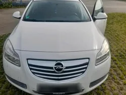 Weiß Gebraucht 2011 Opel Insignia Kombi | 3.600 € (Guter Preis)