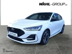Weiß Gebraucht 2024 Ford Focus ST-Line X Limousine | 25.900 € (Guter Preis)