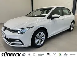 Pure white Gebraucht 2022 VW Golf VIII Life Limousine | 20.980 € (Fairer Preis)