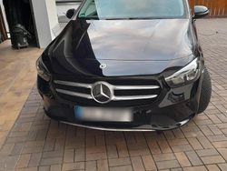 Schwarz Gebraucht 2021 Mercedes B200 Van / Kleinbus | 23.700 € (Fairer Preis)