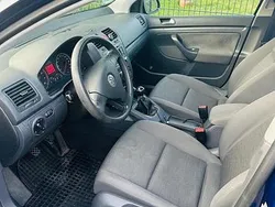 Blau Gebraucht 2005 VW Golf V Kleinwagen | 2.200 € (Fairer Preis)