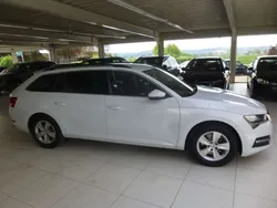 Moonweiss metallic Gebraucht 2022 Skoda Superb Ambition Kombi | 24.490 € (Fairer Preis)