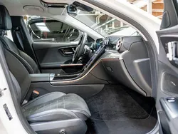 Weiss / polarweiß Gebraucht 2024 Mercedes C300 Advanced Plus Limousine | 43.890 € (Superpreis)