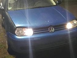 Grün Gebraucht 2002 VW Golf Limousine | 1.390 € (Fairer Preis)