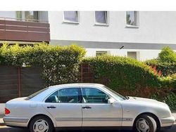 Silber Gebraucht 1995 Mercedes E220 Classic Limousine | 5.700 €