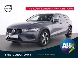 Grau thunder grey / metallic Gebraucht 2024 Volvo V60 CC Plus Kombi | 42.990 € (Guter Preis)