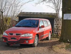 Rot Gebraucht 1999 Renault Mégane GrandTour Kombi | 750 €