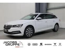 Weiß Gebraucht 2024 Skoda Superb Ambition Kombi | 31.595 €