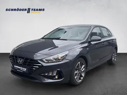 Grau Gebraucht 2024 Hyundai i30 Trend Limousine | 18.390 € (Fairer Preis)