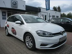 Weiß Gebraucht 2020 VW Golf VII Kombi | 24.400 €