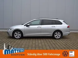 Silber (reflexsilber metallic) Gebraucht 2021 VW Golf VIII Life Kombi | 24.787 € (Fairer Preis)