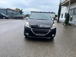 Schwarz Gebraucht 2015 Peugeot 208 Style Kleinwagen | 6.299 € (Fairer Preis)