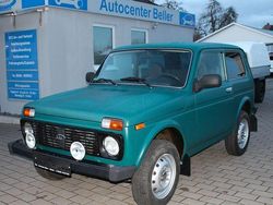 Grün Gebraucht 2012 Lada niva SUV | 9.999 € (Teuer)