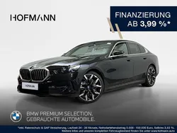 Saphirschwarz metallic Gebraucht 2024 BMW 550e Comfort Edition Limousine | 75.332 €