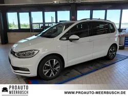 Weiss Gebraucht 2024 VW Touran Comfortline Van / Kleinbus | 33.995 € (Fairer Preis)