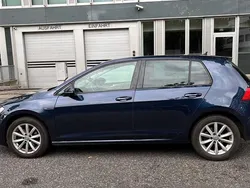 Blau Gebraucht 2015 VW Golf VII Comfortline Limousine | 9.000 € (Guter Preis)