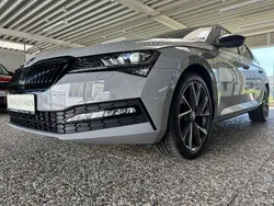 : stahlgrau Gebraucht 2024 Skoda Superb SportLine Kombi | 53.890 €