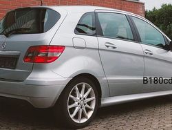 Silber Gebraucht 2011 Mercedes B180 Van / Kleinbus | 4.800 €
