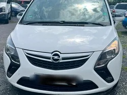 Weiß Gebraucht 2012 Opel Zafira Tourer S Van / Kleinbus | 6.000 € (Fairer Preis)