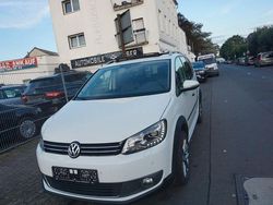 Weiß Gebraucht 2015 VW Touran Cross Highline Van / Kleinbus | 12.499 € (Fairer Preis)