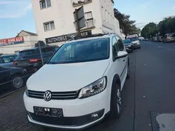 Weiß Gebraucht 2015 VW Touran Cross Highline Van / Kleinbus | 13.499 € (Etwas zu teuer)