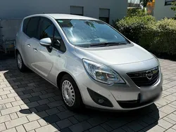 Silber Gebraucht 2011 Opel Meriva Van / Kleinbus | 5.549 € (Teuer)