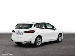 Alpinweiss Gebraucht 2024 BMW 216 Active Tourer Luxury Line Van / Kleinbus | 29.084 € (Fairer Preis)