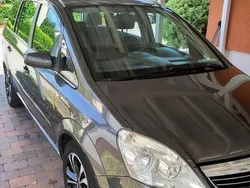 Grau Gebraucht 2009 Opel Zafira Edition Van / Kleinbus | 4.999 € (Teuer)