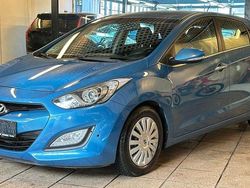 Blau Gebraucht 2012 Hyundai i30 Style Limousine | 4.450 € (Etwas zu teuer)