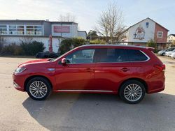 Rot Gebraucht 2019 Mitsubishi Outlander P-HEV Plus SUV | 19.800 € (Fairer Preis)