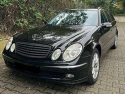 Schwarz Gebraucht 2005 Mercedes E320 Avantgarde Kombi | 1.990 € (Superpreis)