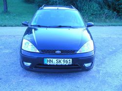 Schwarz metallic Gebraucht 2003 Ford Focus Ghia Kombi | 2.000 € (Teuer)
