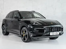Schwarz le Gebraucht 2023 Porsche Cayenne Turbo S SUV | 149.900 € (Teuer)