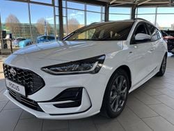 Frostweiß Gebraucht 2024 Ford Focus ST-Line Kombi | 24.770 € (Fairer Preis)