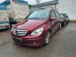 Rot Gebraucht 2005 Mercedes B200 Van / Kleinbus | 1.500 € (Guter Preis)