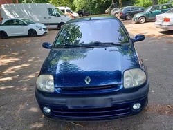 Blau Gebraucht 2000 Renault Clio II Kleinwagen | 1.200 €
