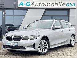 Glaciersilber metallic Gebraucht 2019 BMW 318 Advantage Kombi | 20.999 € (Fairer Preis)
