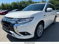 Weiß Gebraucht 2020 Mitsubishi Outlander P-HEV SUV | 21.999 € (Fairer Preis)