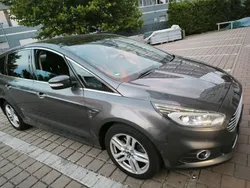 Grau Gebraucht 2018 Ford S-MAX Titanium Van / Kleinbus | 18.000 € (Fairer Preis)