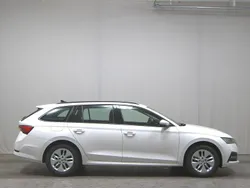 Weiss Gebraucht 2023 Skoda Octavia Ambition Kombi | 14.680 € (Superpreis)