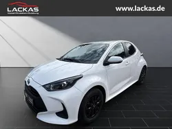 Weiss Gebraucht 2022 Toyota Yaris Hybrid Comfort Kleinwagen | 17.490 € (Guter Preis)